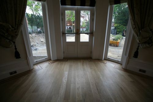 Solid Oak Strip flooring in narrow width with borders